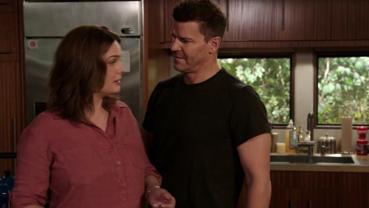 Bones: Brennan And Booth Discuss The Best Way To Teach Christine