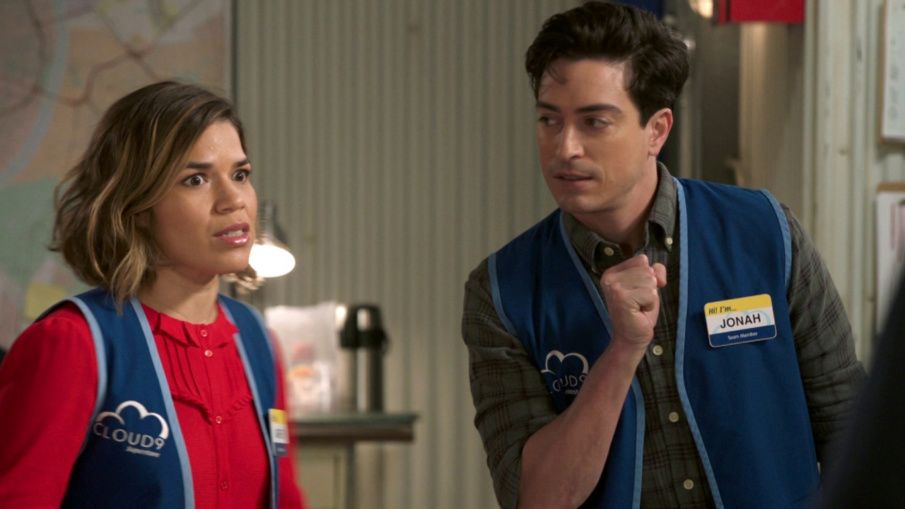 Superstore: Amy Has To Reprimand The Warehouse Staff