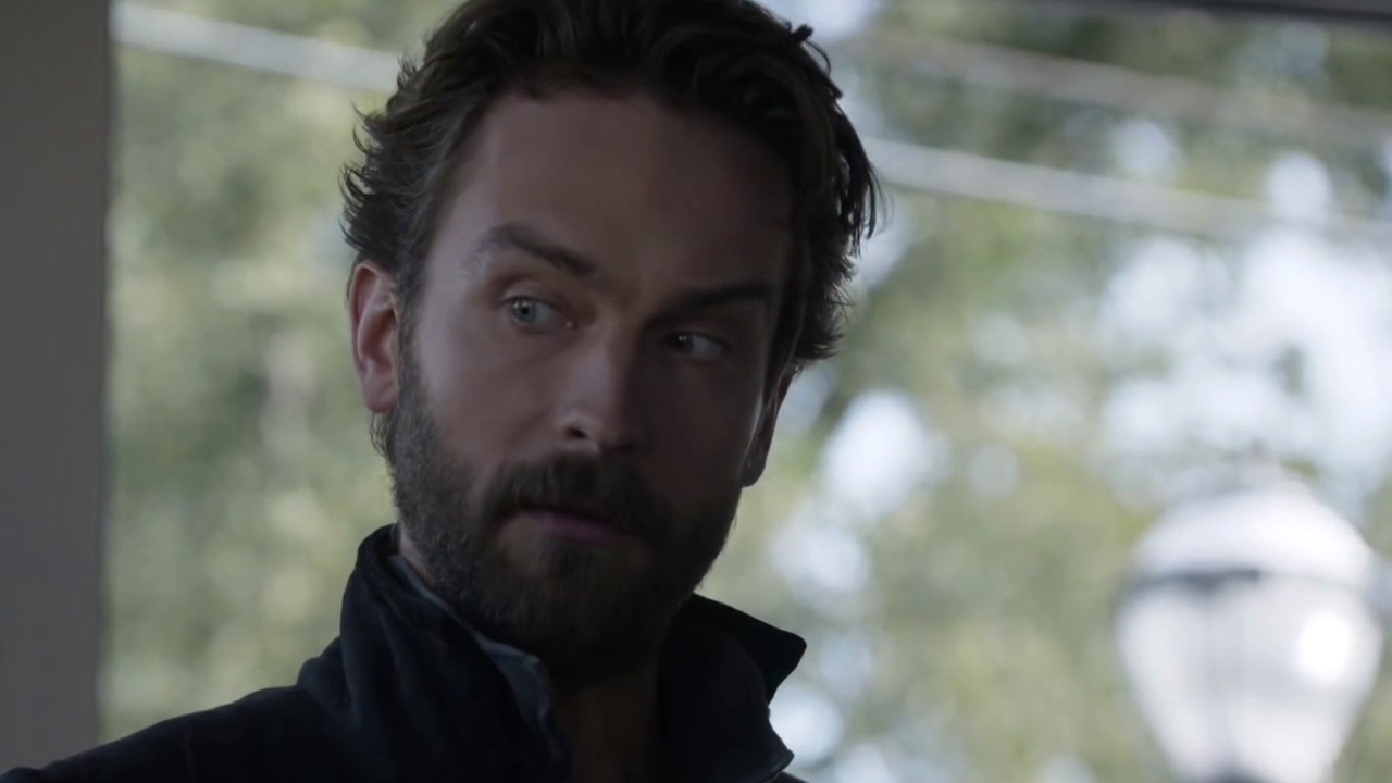 Sleepy Hollow: Ichabod Marvels At The Toys Of Modern Society