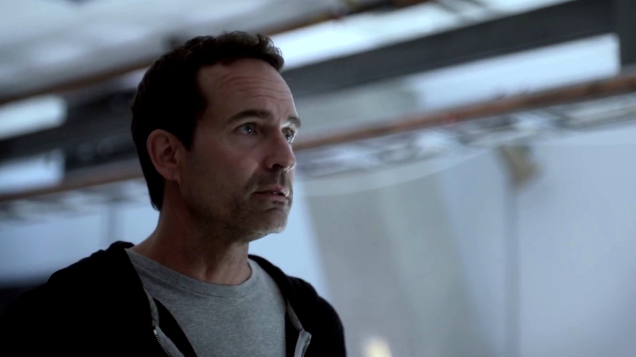 Wayward Pines: Theo Is Suspicious Of Jason
