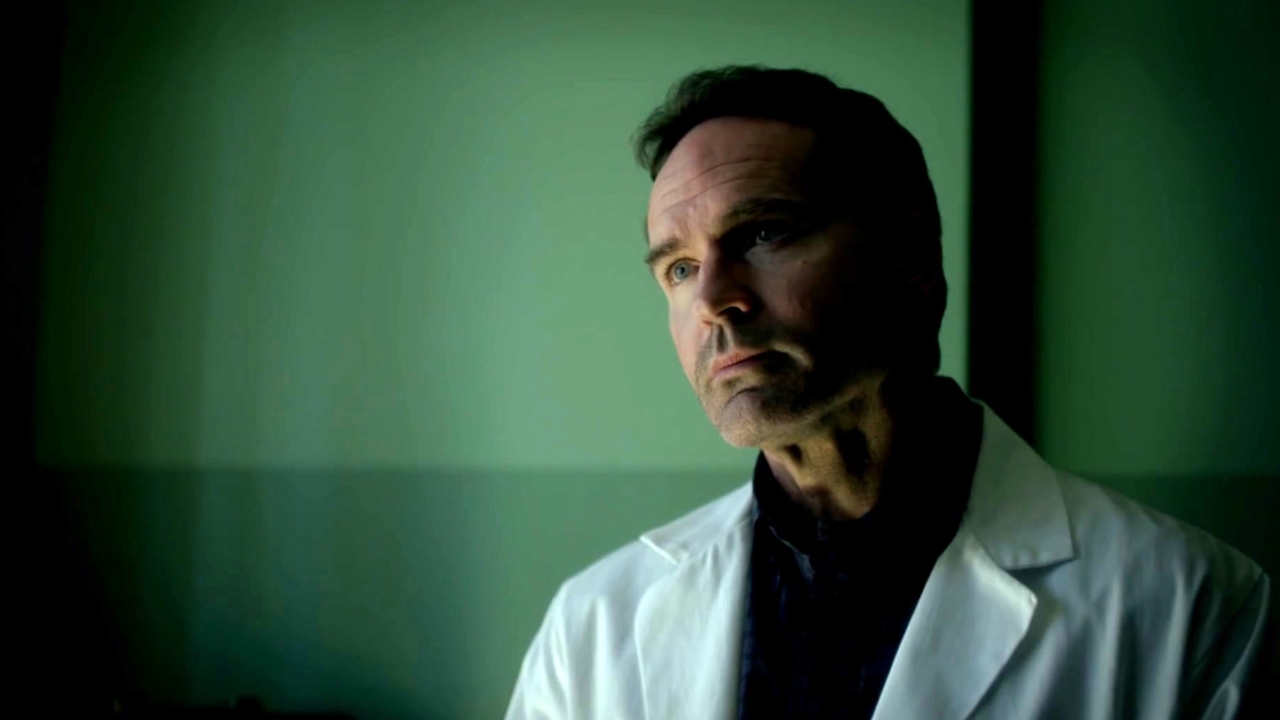 Wayward Pines: Theo Wonders What Is On The Other side Of The Fence