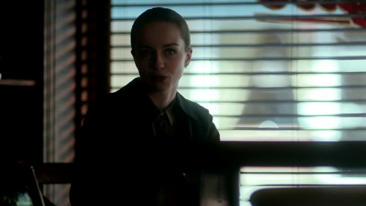 Wayward Pines: Kerry Gives Xander A Warning