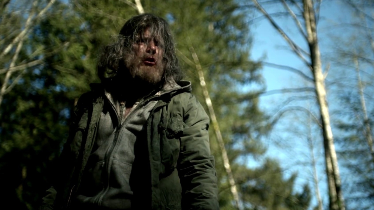 Wayward Pines: Xander Is Attacked At The Fence
