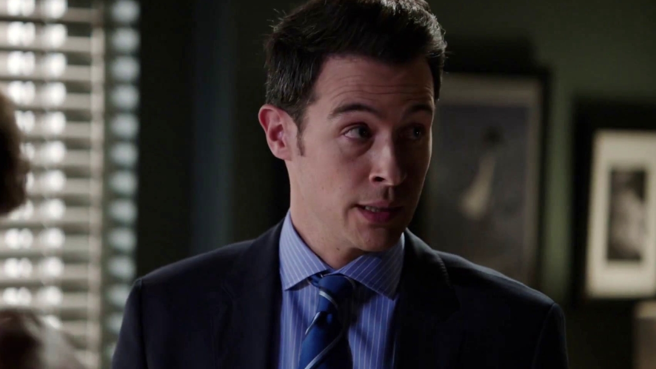 Bones: Booth Enlists Dr. Gordon Wyatt's Help