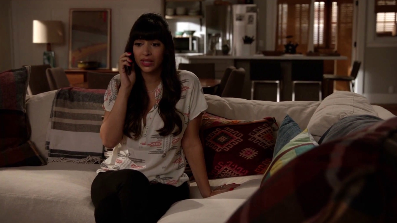 New Girl: Jess Makes Up A Reason To Not Return Home