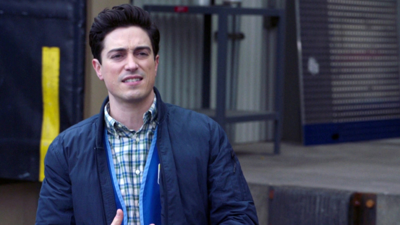 Superstore: Mateo Asks Jonah And Cheyenne To Fight Him