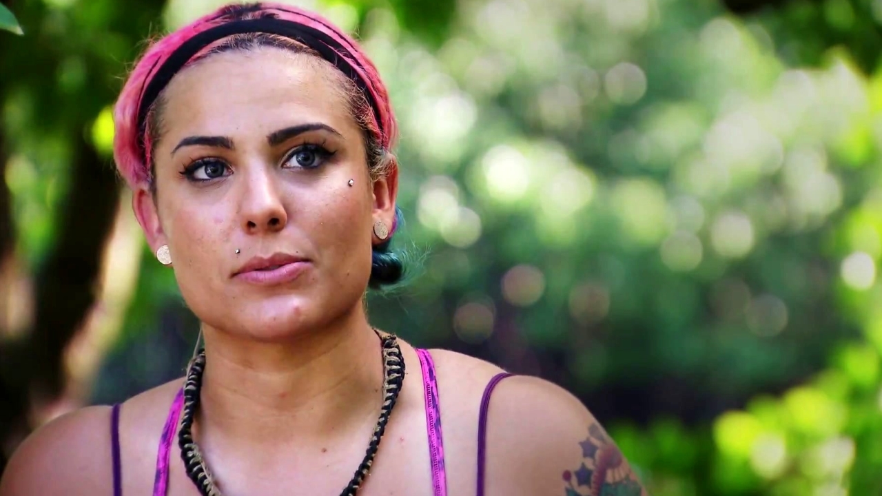 Kicking & Screaming: John & Nakeisha Get In A Fight While Building Their Camp