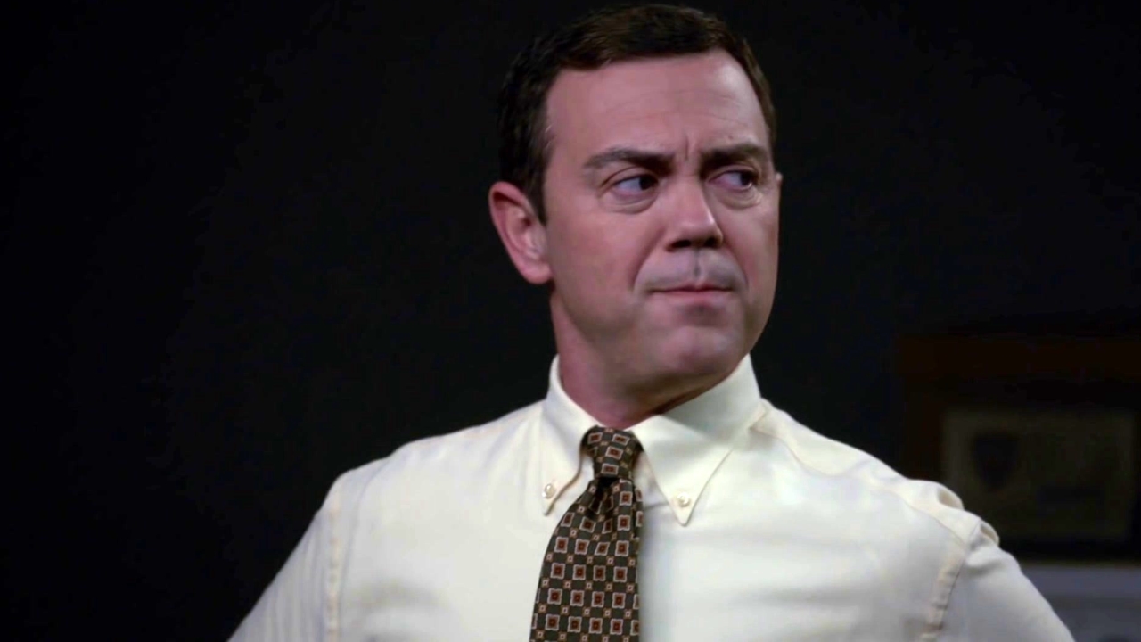 Brooklyn Nine-Nine: Charles Tries To Set Up Gina