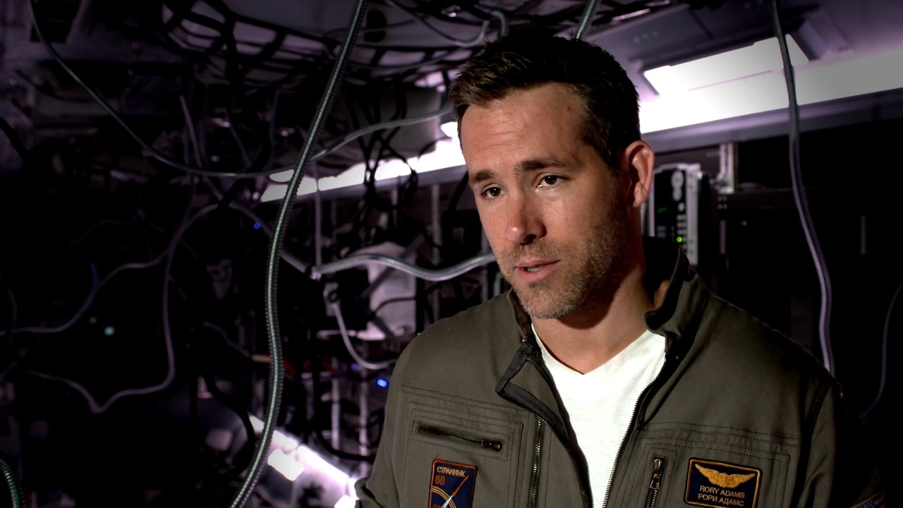 Life: Ryan Reynolds on working with Jake Gyllenhaal (International)