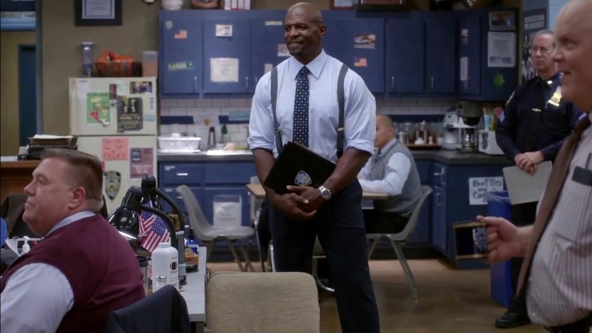 Brooklyn Nine-Nine: Jake's Father Introduces Himself To The Team