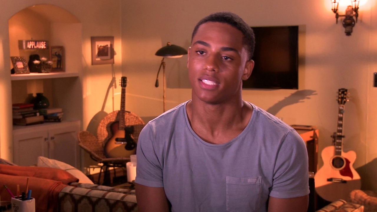 Famous In Love: Keith Powers On Jordan's Connection To Ranier And His Mother Nina