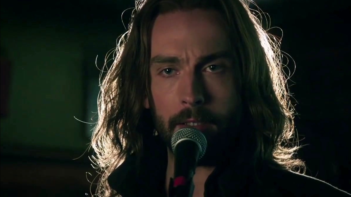 Sleepy Hollow: Ichabod Sings Karaoke For Abbie