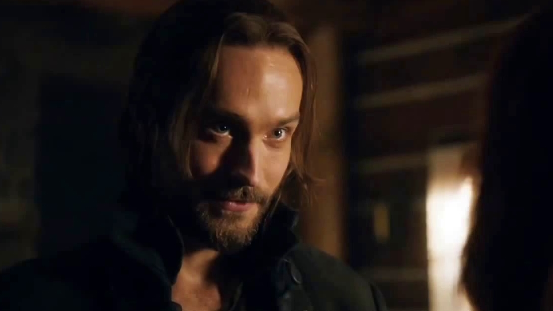 Sleepy Hollow: Ichabod Has A Secret Admirer