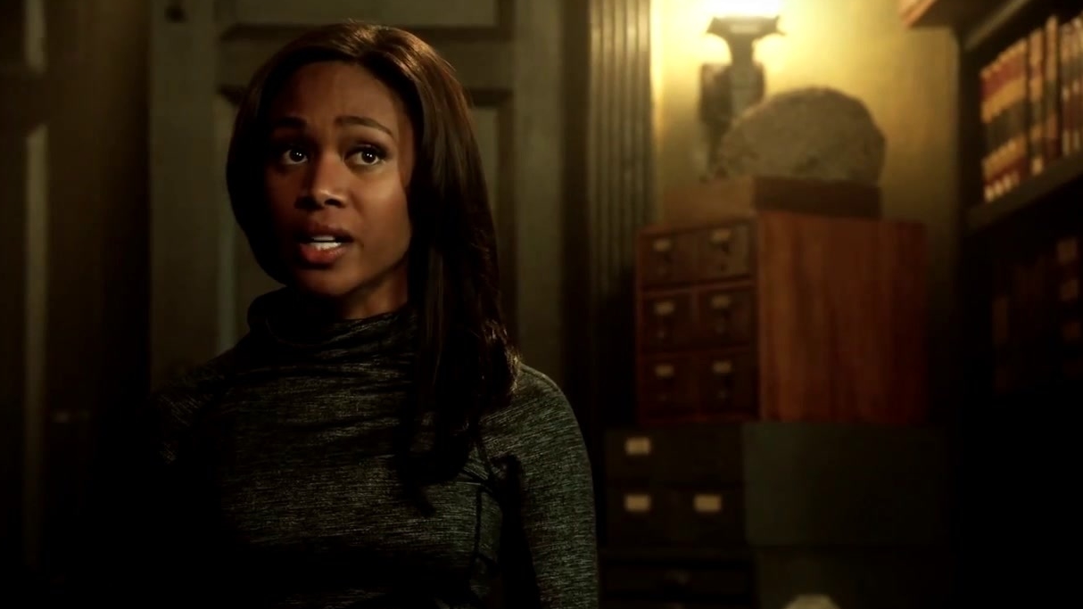 Sleepy Hollow: Ichabod Rails Against Cell Phone Companies
