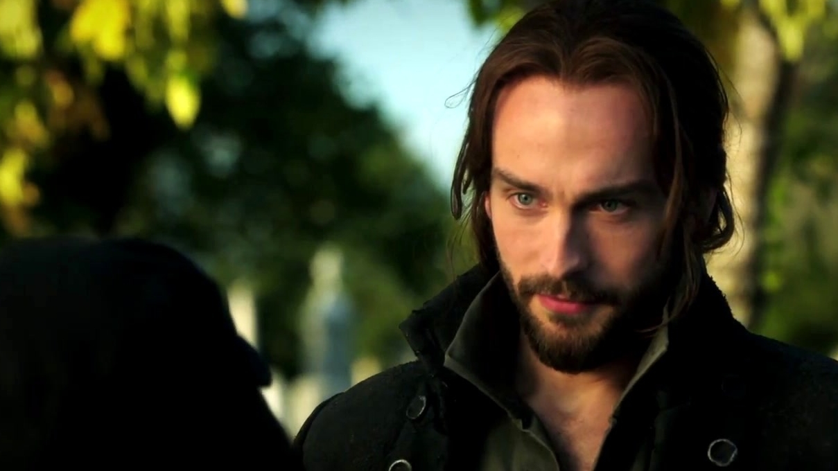 Sleepy Hollow: Abbie And Ichabod Bond Over Baseball