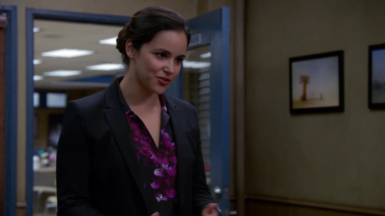 Brooklyn Nine-Nine: Captain Holt Continues To Mentor Detective Santiago