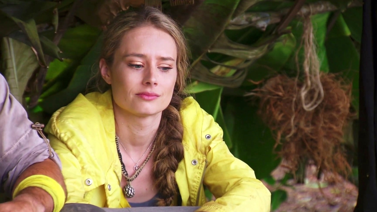 Kicking & Screaming: Brady Teases Claire About Her Singing