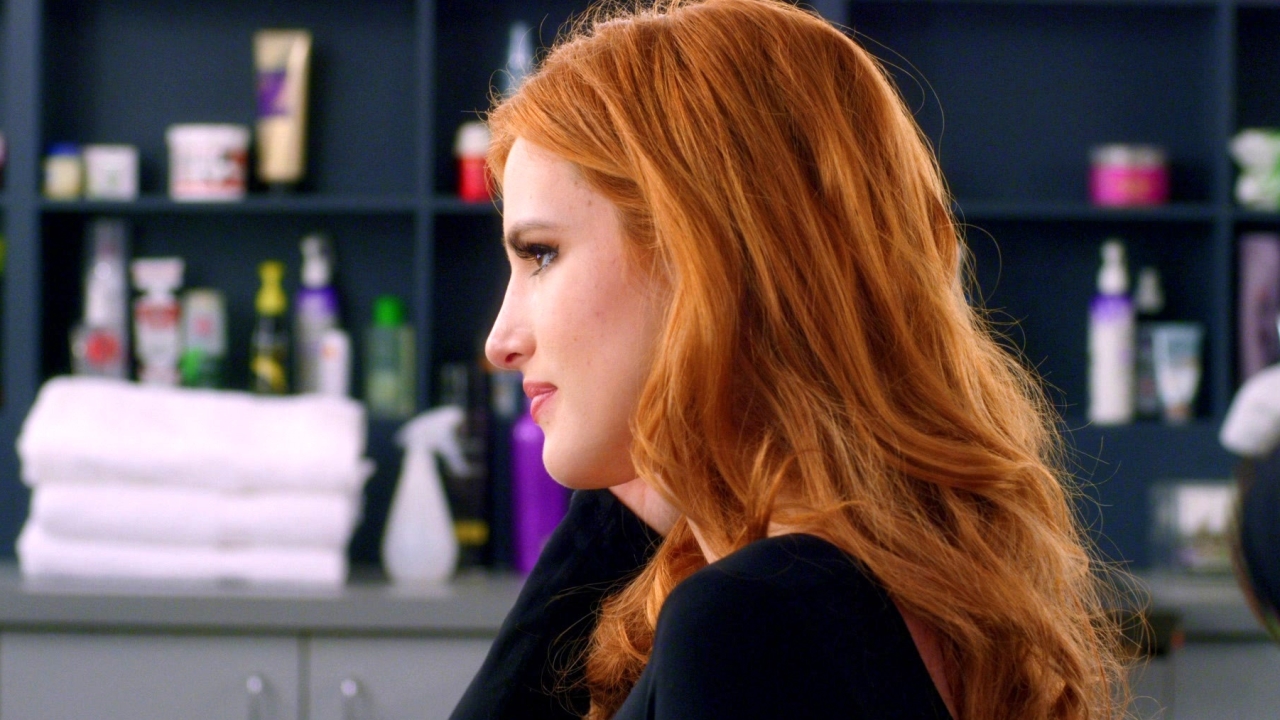 Famous In Love: Rainer Gives Paige A Necklace