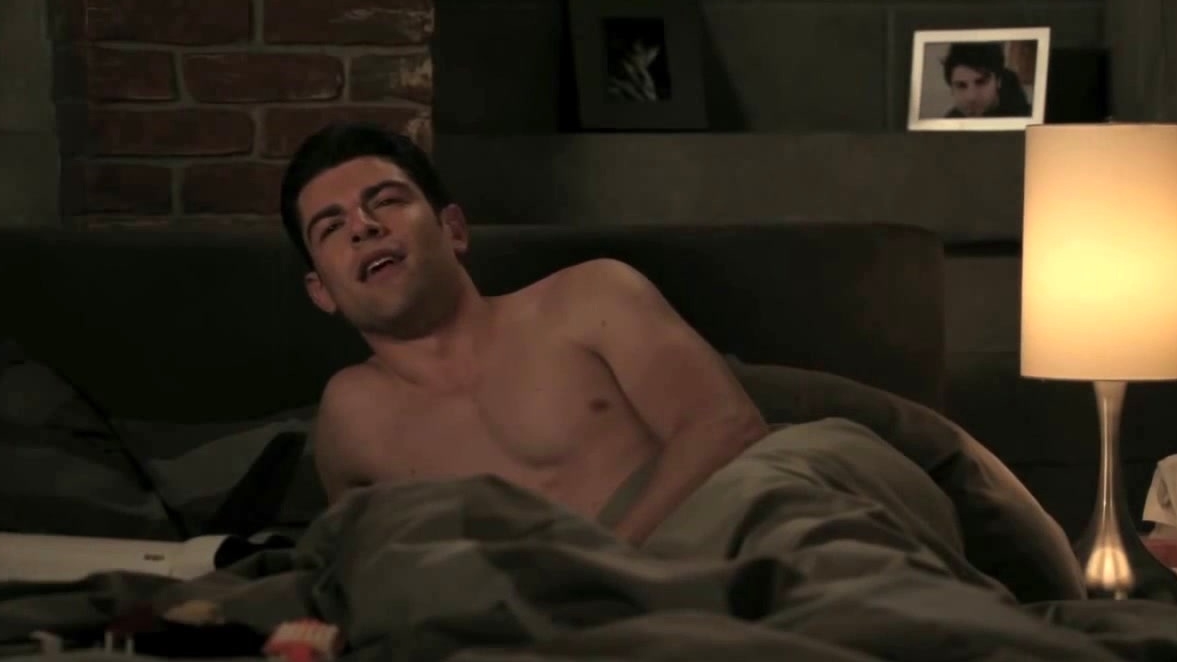 New Girl: Schmidt Disappoints His Boss In Bed