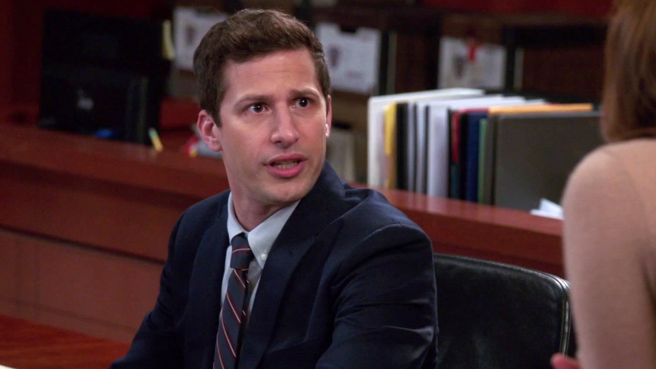 Brooklyn Nine-Nine: Gina Tells Jake That She Has Her Eye On The Jury