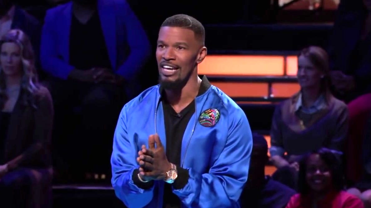 Beat Shazam: Elliott & Siri Booty Bump On Stage