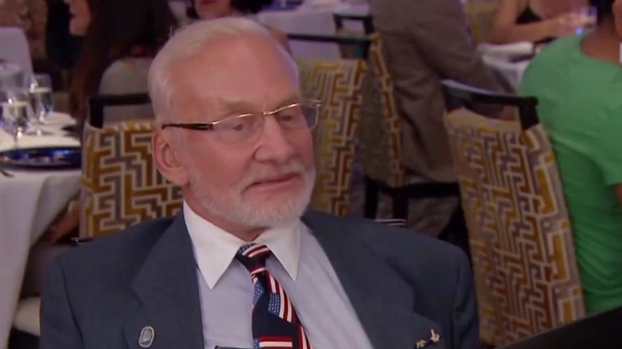 Hell's Kitchen: Special Diners Buzz Aldrin & Terry Fator