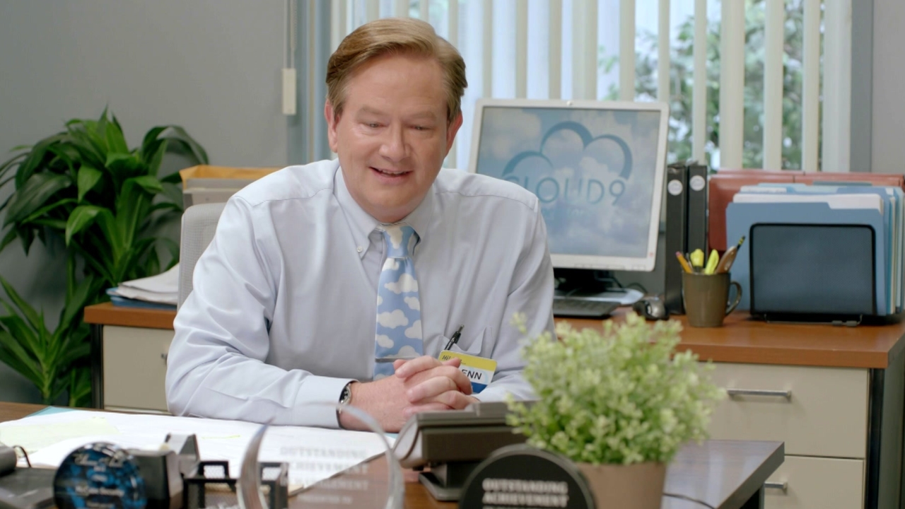 Superstore: Glenn Misinterprets The Email From Corporate