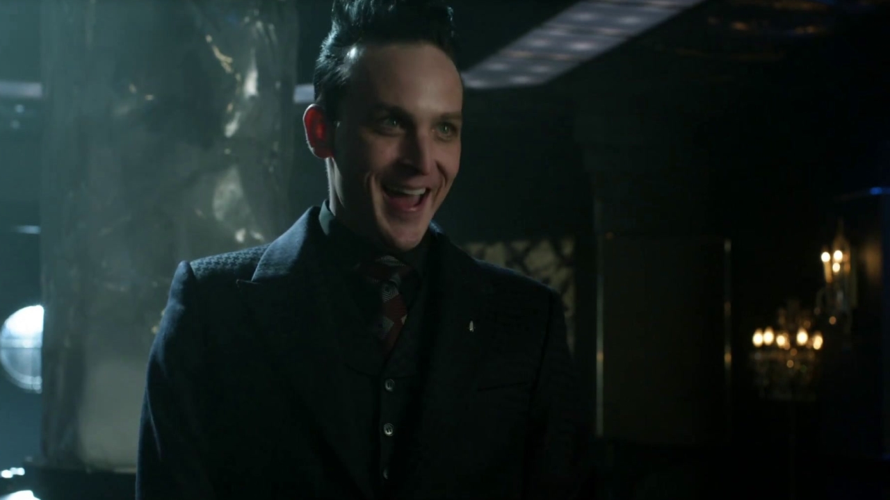 Gotham: Penguin Opens His Lounge