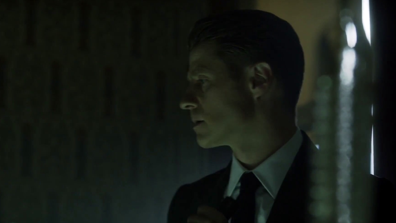 Gotham: Harvey & Gordon Receive A Frightening Message From The Scarecrow