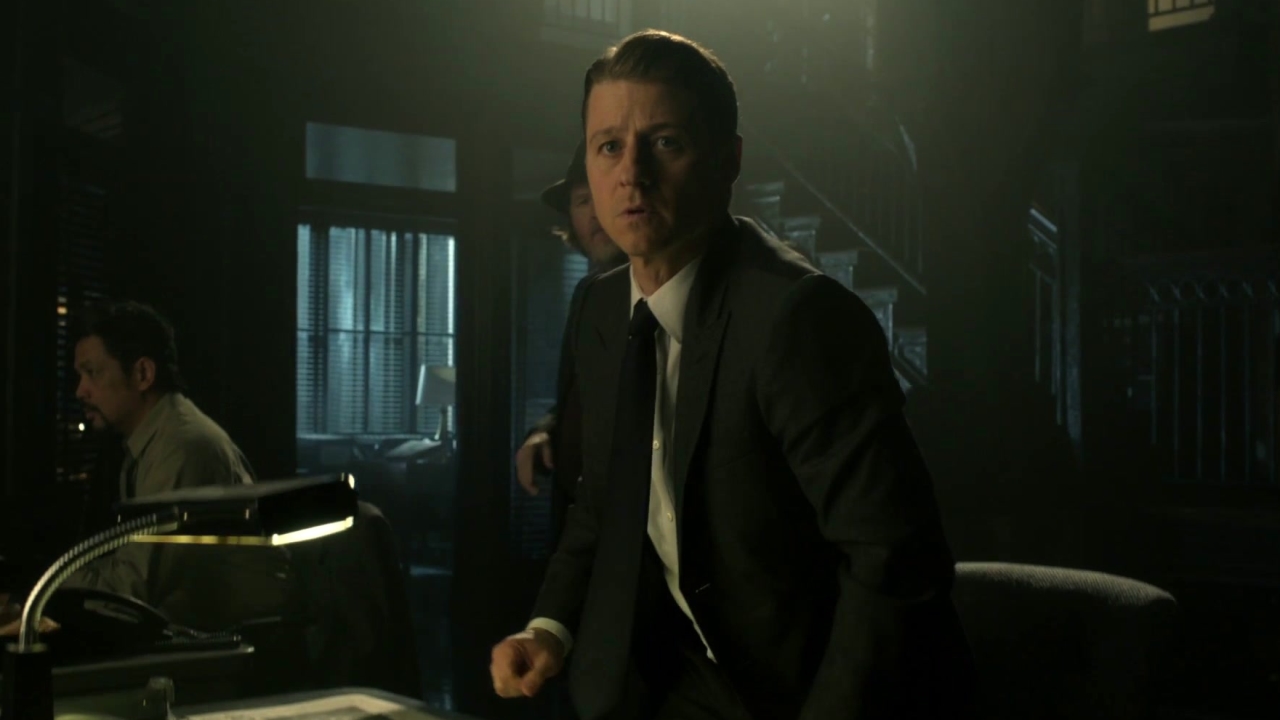 Gotham: Penguin Hassles Gordon About Catching The Man Who Almost Killed Him
