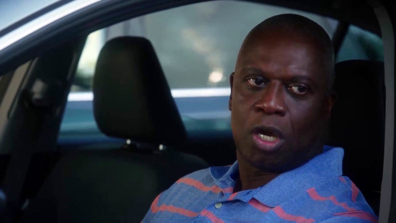 Brooklyn Nine-Nine: Rosa Distracts Lieutenant Hawkins