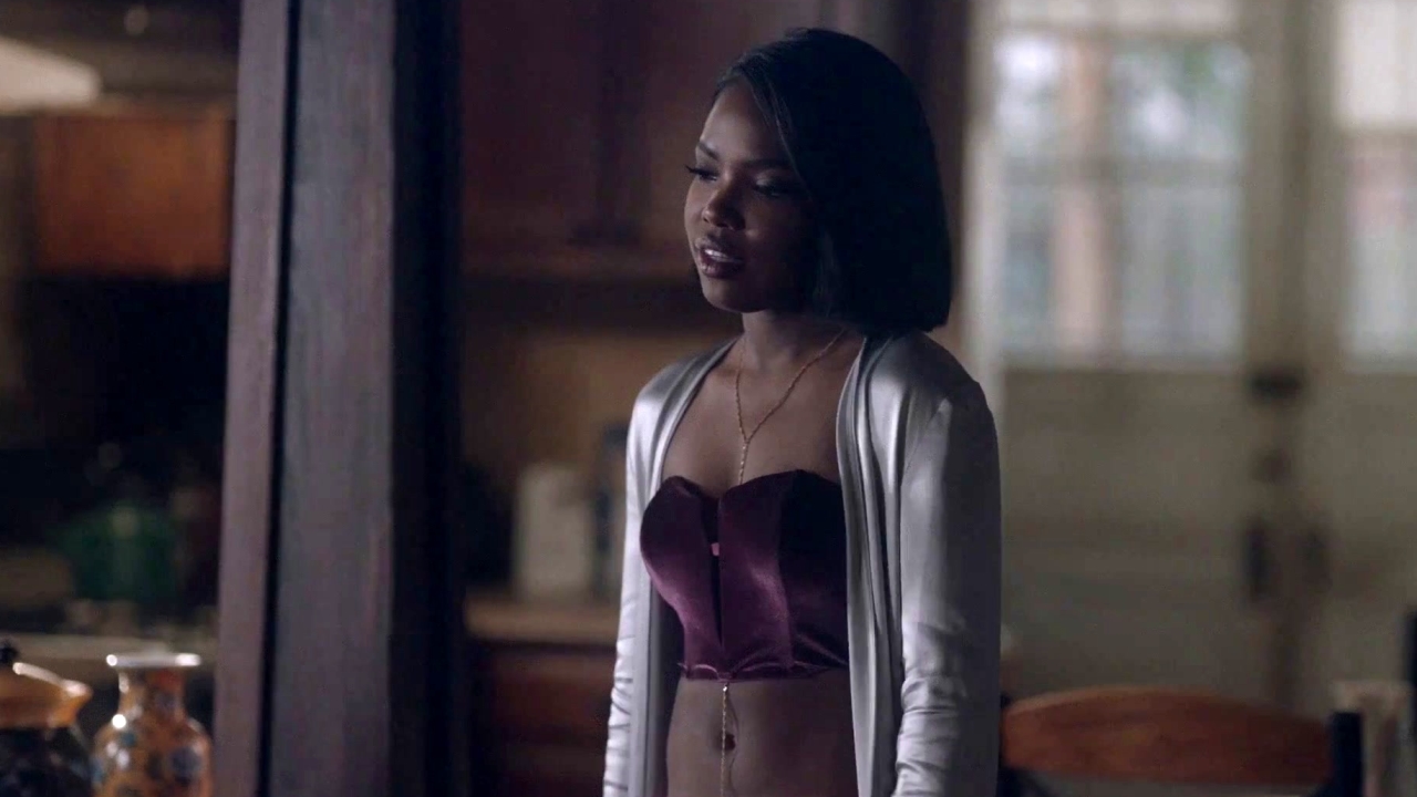 Star: Derek Lets Alex Know That She's Far From Ordinary