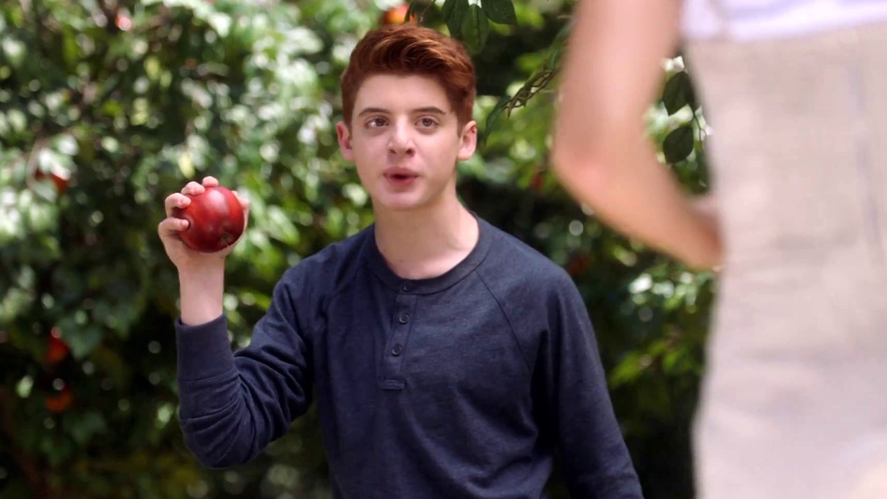 The Mick: Chip Tries To Smash Sabrina's Face Off With An Apple