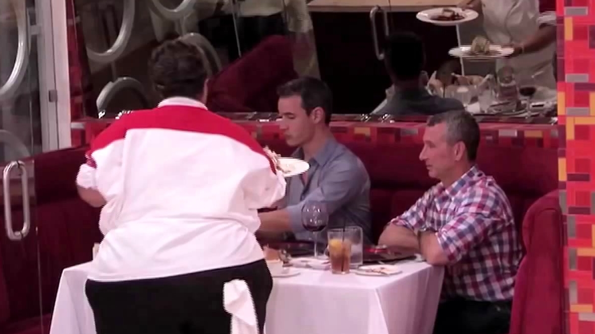 Hell's Kitchen: Special Diner Adam Shankman