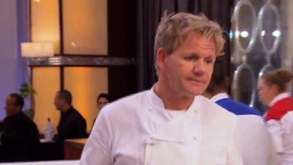 Hell's Kitchen: Both Teams Race To Get Prawns Out