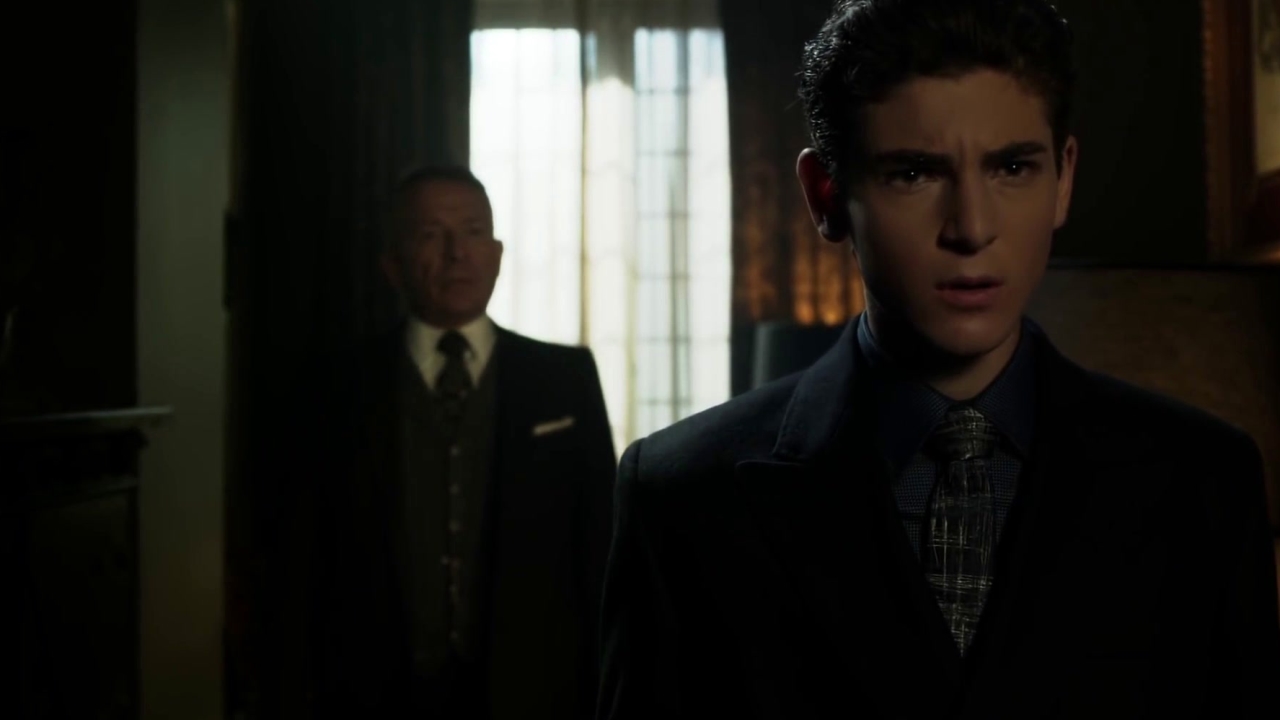 Gotham: Bruce & Alfred Discuss Ra's Al Ghul's Death