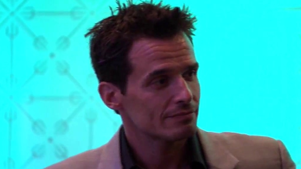 Hell's Kitchen: Antonio Sabato Jr. Gets The Best Table In The House
