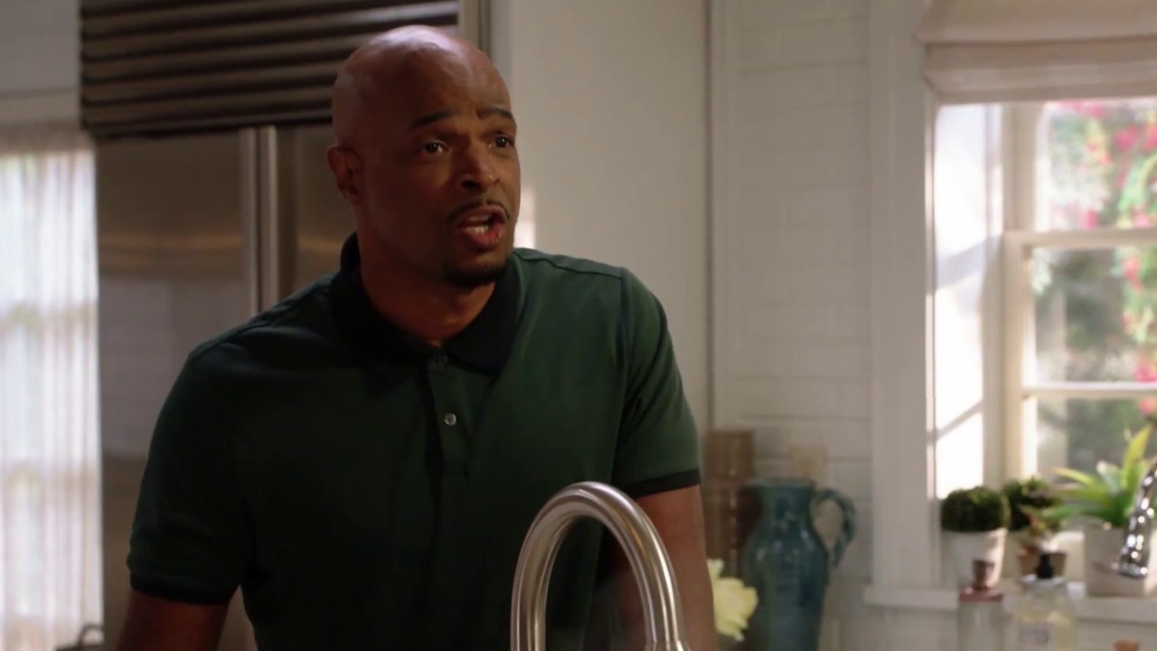 Lethal Weapon: Trish Tells Roger About The Guy Riana Is Dating