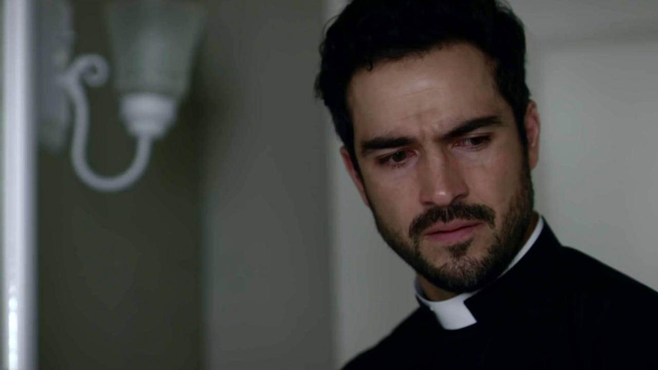 The Exorcist: Tomas Begins To Hallucinate While Helping Andrew