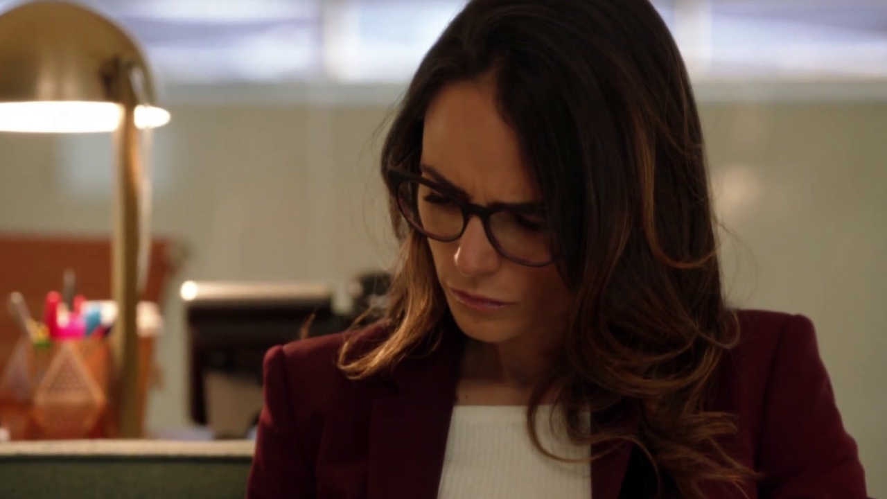 Lethal Weapon: Martin Asks Maureen For A Psych Profile On A Suspect