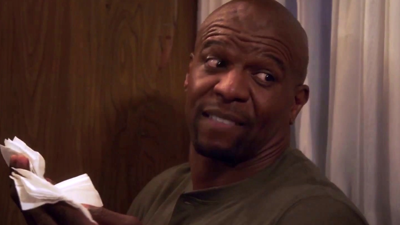 Brooklyn Nine-Nine: Terry Microwaves Napkins To Make A Hot Towel On The Rv