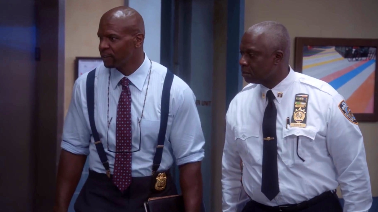Brooklyn Nine-Nine: Terry & Holt Deal With The Slow Internet