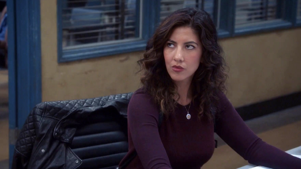Brooklyn Nine-Nine: Amy Asks Rosa To Go With Her To The Permit Office