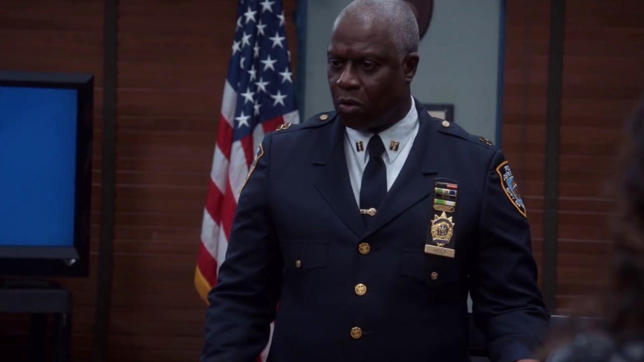 Brooklyn Nine-Nine: Captain Holt Doesn't Believe In Loop Holes