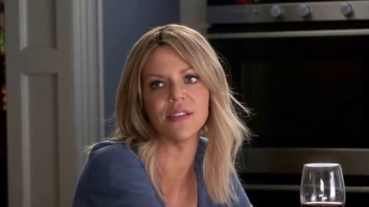 The Mick: Mickey Wants To Bring Jennie Garth To The Salon