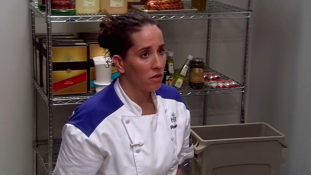 Hell's Kitchen: Robyn Messes Up The Order