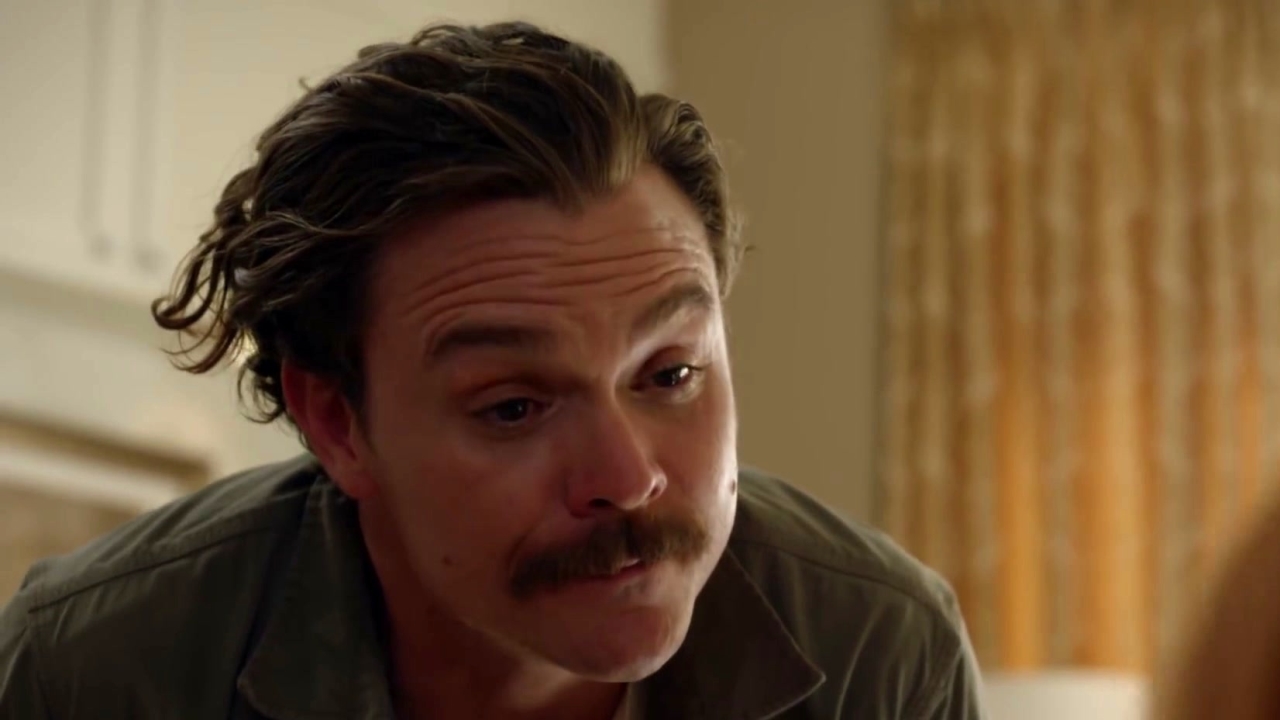 Lethal Weapon: Riggs Can't Keep His Eyes Off The Mini Bar