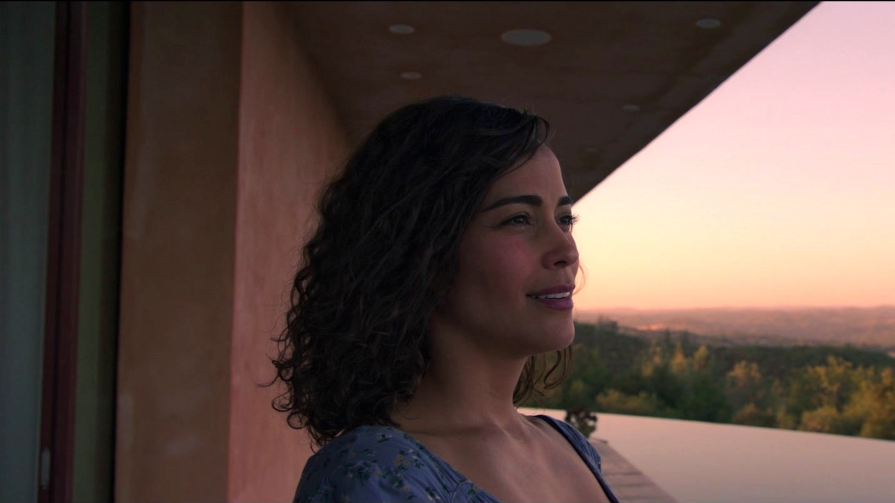 Traffik: Brea And John In The Back Yard At The House