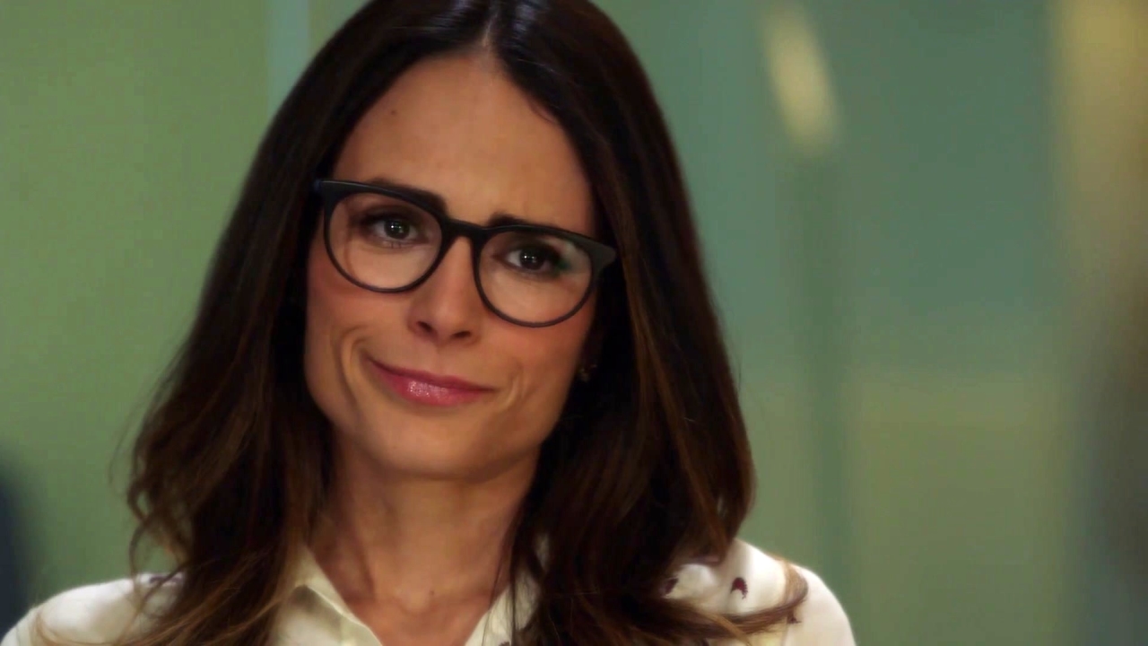 Lethal Weapon: Dr. Cahill Tells Riggs He Needs To Move On