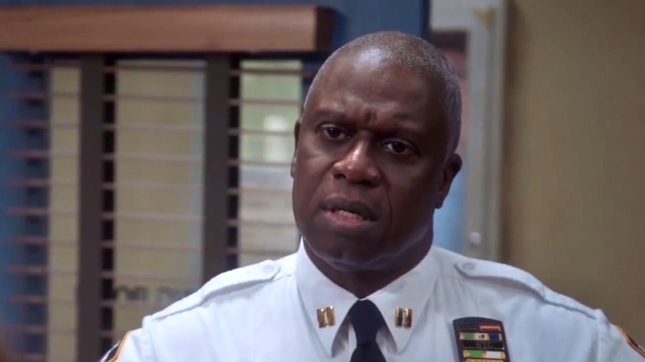 Brooklyn Nine-Nine: Gina & Terry Are Creating Captain Holt's Twitter Account